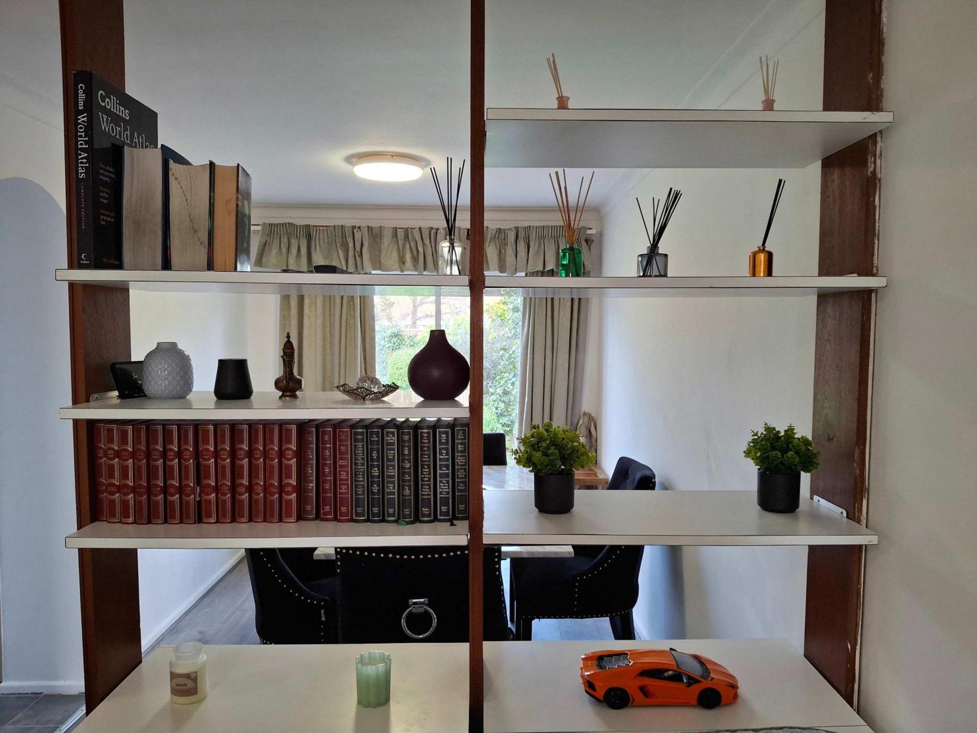 Nicely Decorated 3 Bedroom House Near Heathrow, London Staines-upon-Thames Eksteriør billede