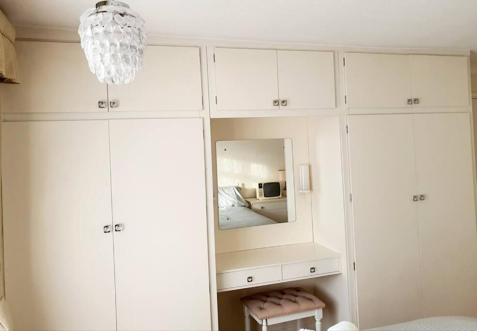 Nicely Decorated 3 Bedroom House Near Heathrow, London Staines-upon-Thames Eksteriør billede