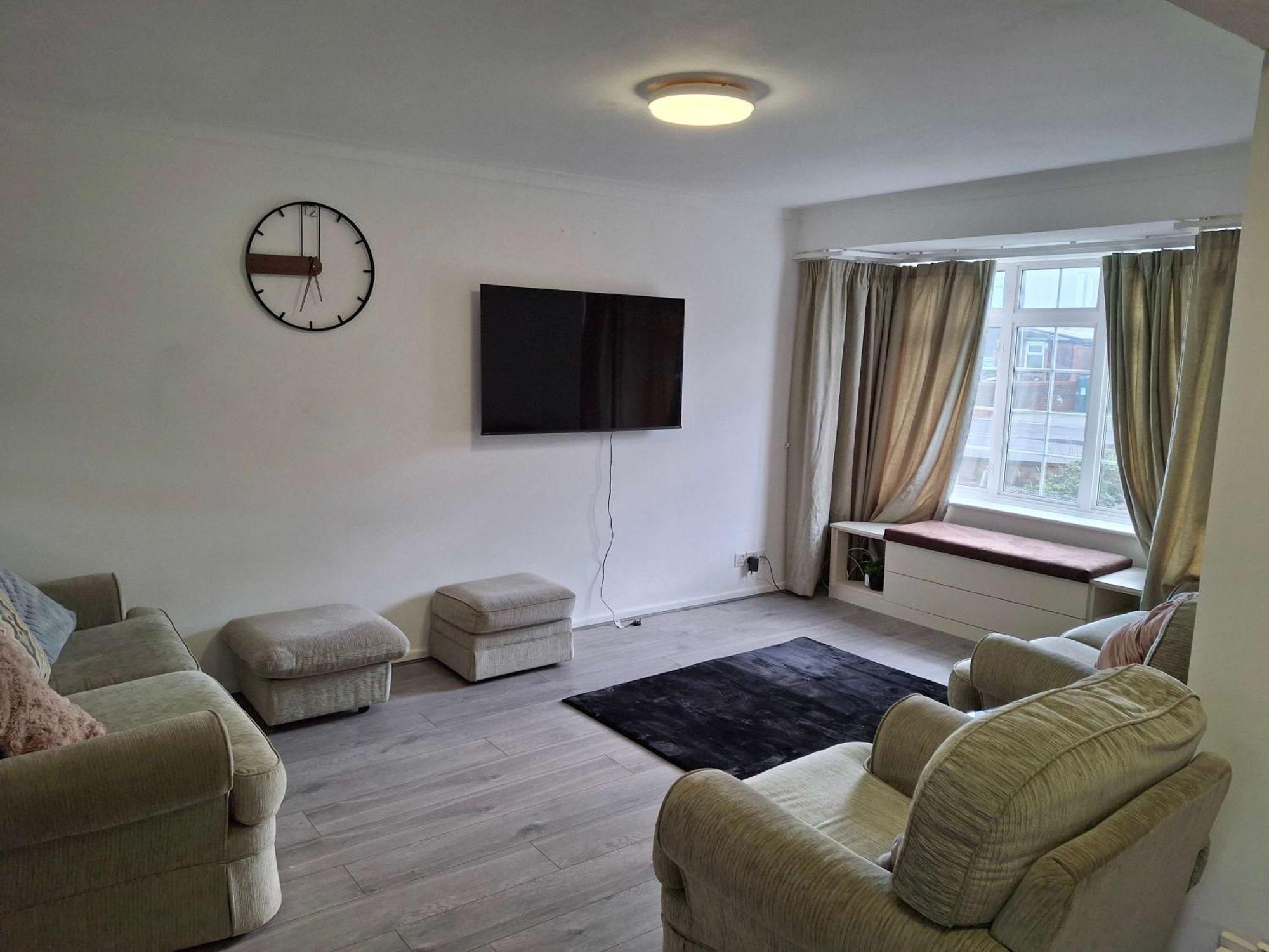 Nicely Decorated 3 Bedroom House Near Heathrow, London Staines-upon-Thames Eksteriør billede