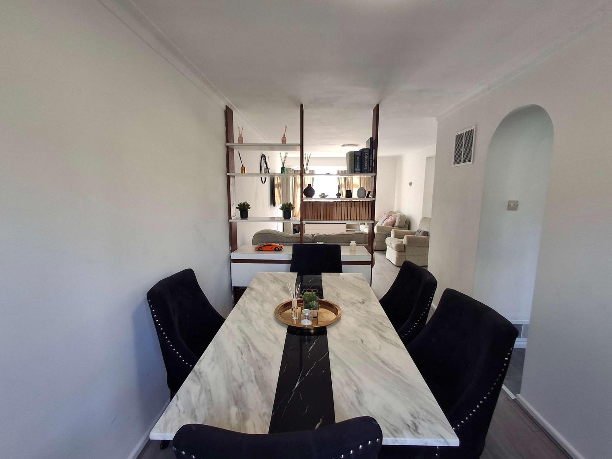 Nicely Decorated 3 Bedroom House Near Heathrow, London Staines-upon-Thames Eksteriør billede