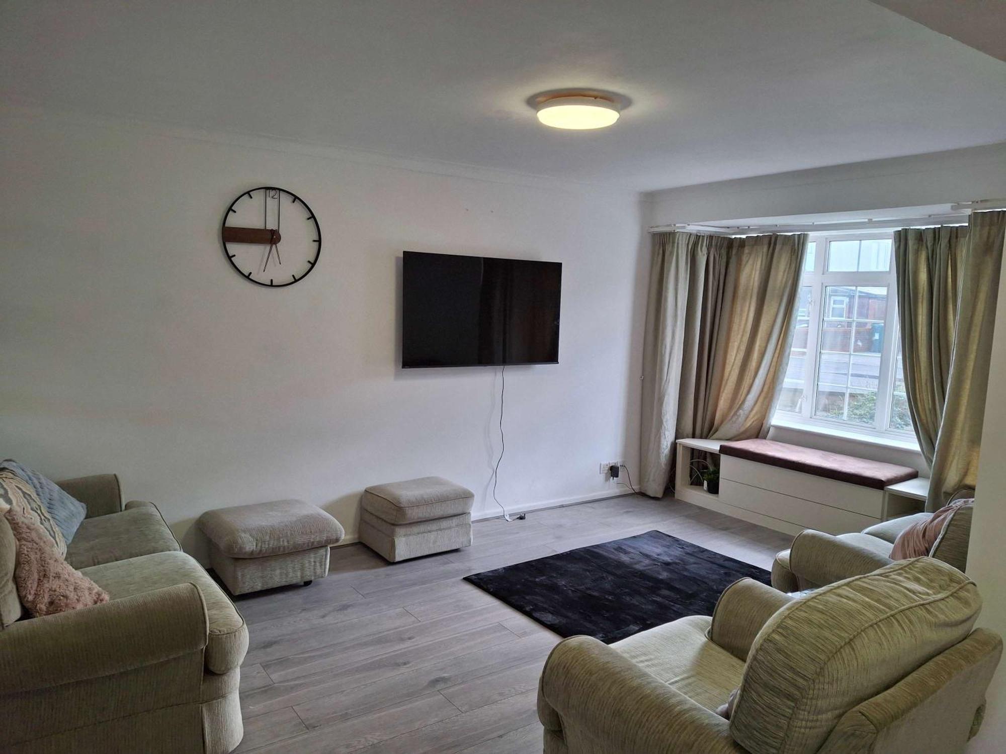 Nicely Decorated 3 Bedroom House Near Heathrow, London Staines-upon-Thames Eksteriør billede