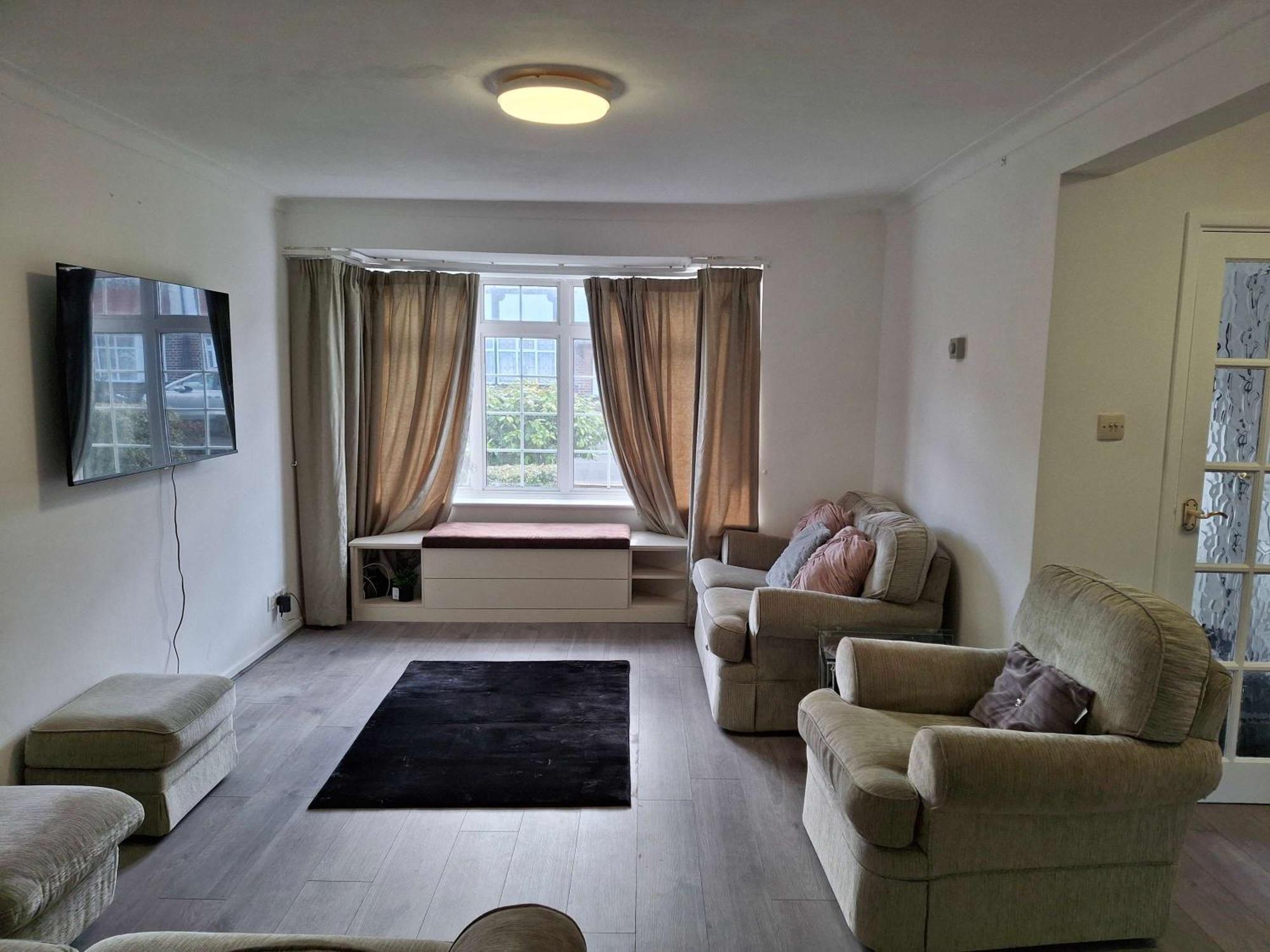 Nicely Decorated 3 Bedroom House Near Heathrow, London Staines-upon-Thames Eksteriør billede